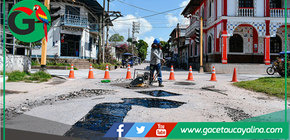 Resanan pavimento flexible en importante vía de Contamana urbana