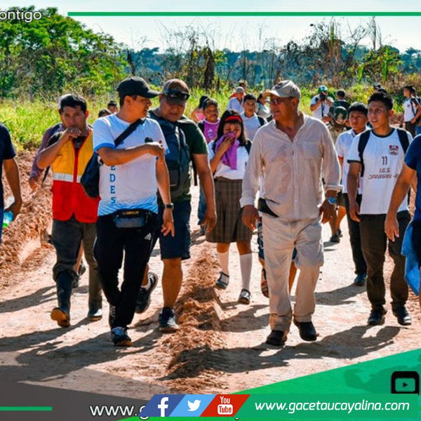 Alcalde lidera caminata por proyecto carretero Canaán Contamanillo
