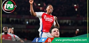 Arsenal venció 3-0 al Nottingham y sube a la cima