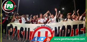 Universitario recibe multitudinario banderazo de sus hinchas en Arequipa