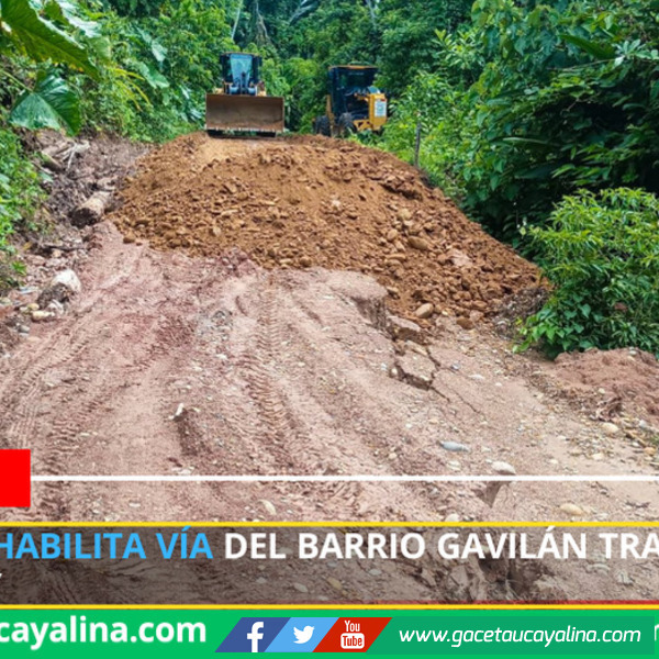 Sepahua rehabilita vía del barrio Gavilán tras fuertes lluvias hoy